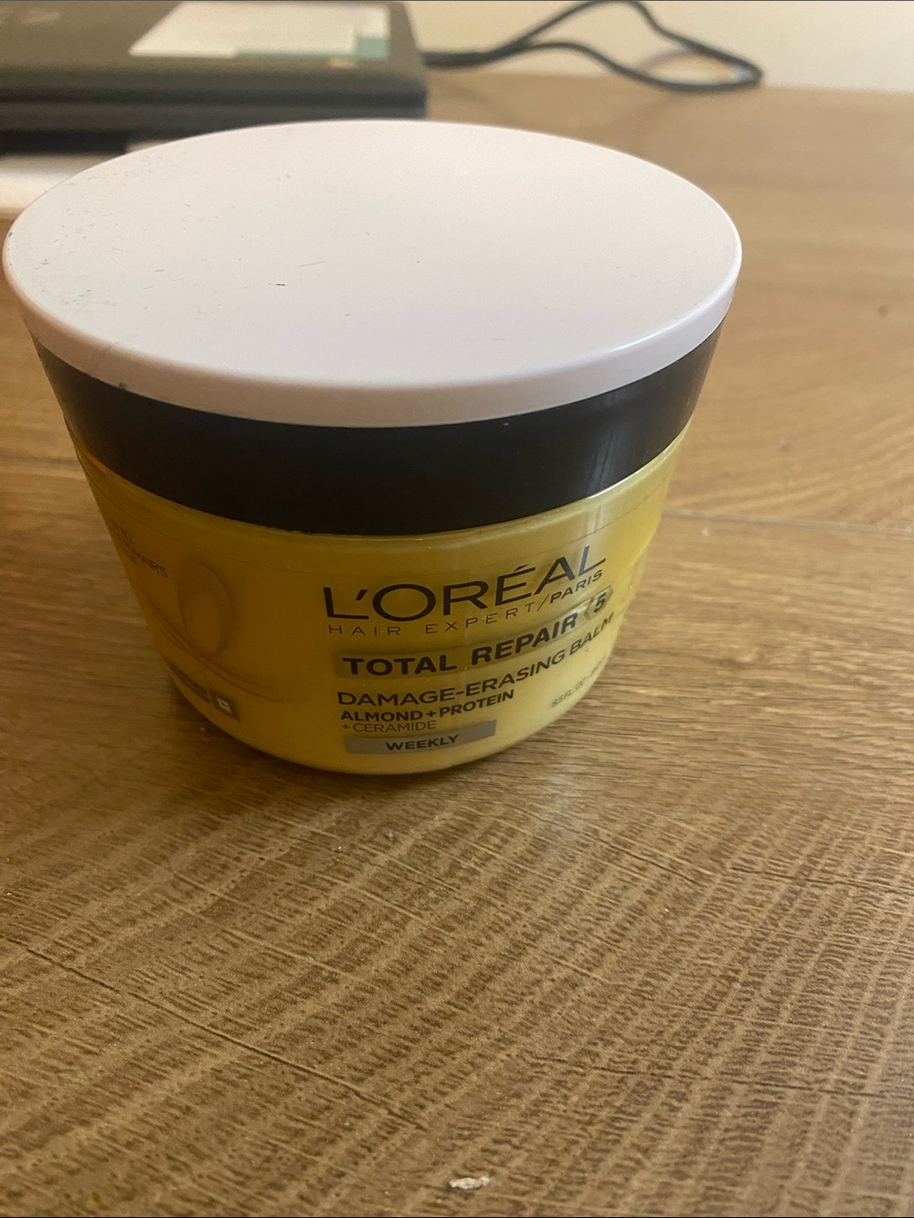 L'Oreal Total Repair 5 Damage-Erasing Balm - Yellow & White